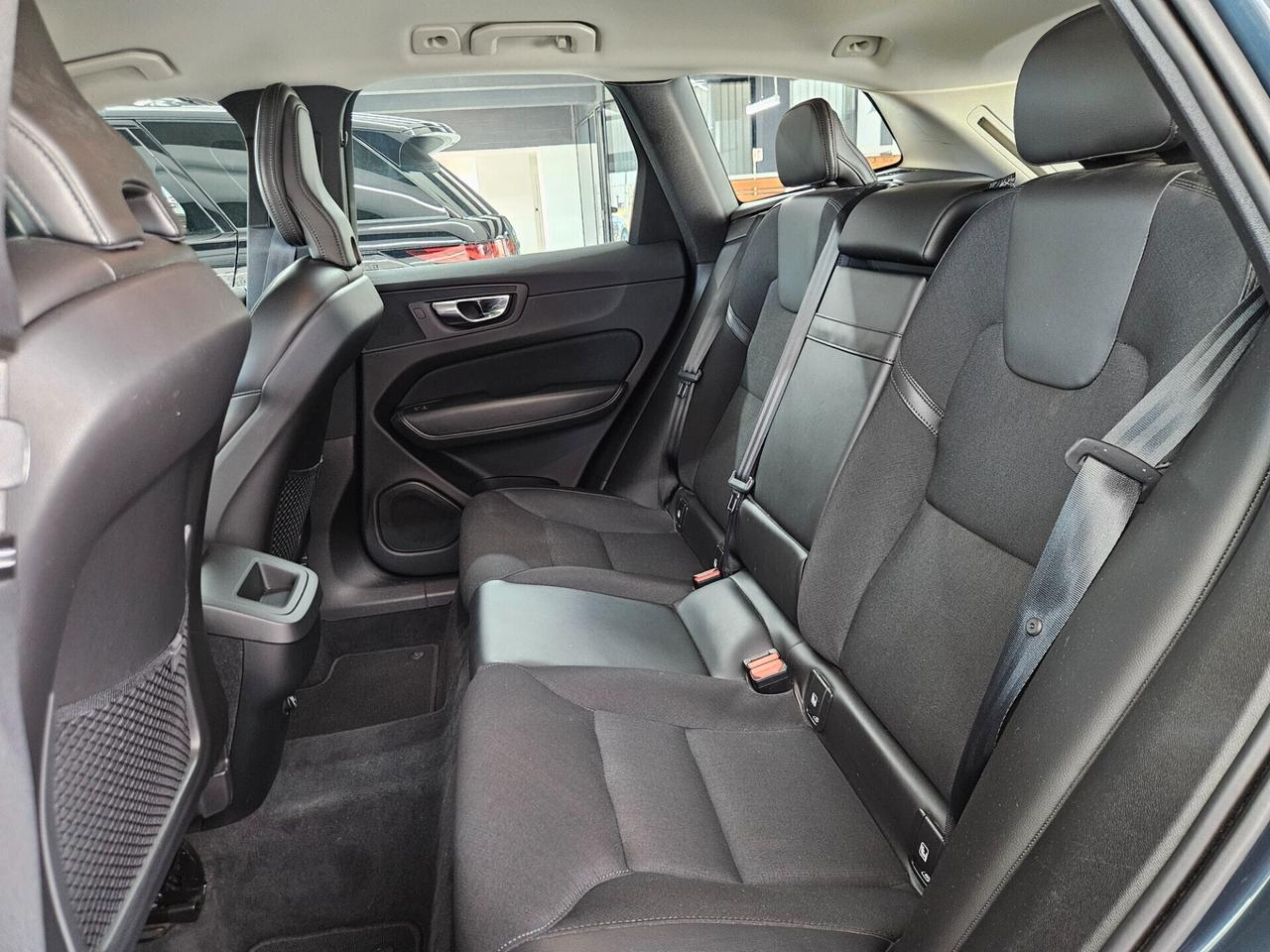Volvo XC60 2.0 b4 Momentum awd auto my20 - IVA ESPOSTA