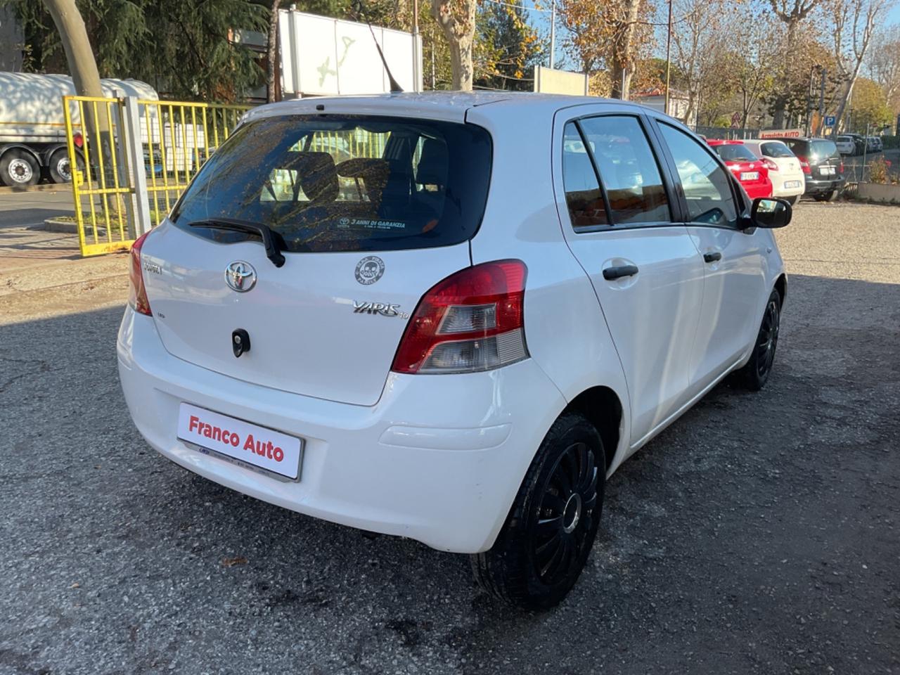 Toyota Yaris 1.0 5 porte Luxury OK NEOPATENTATI