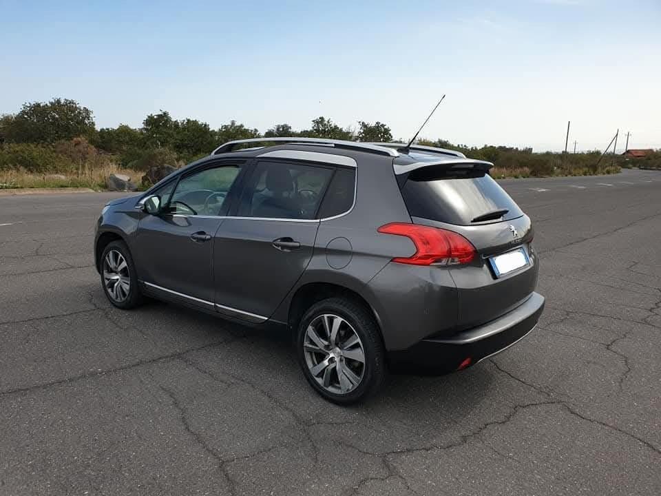 Peugeot 2008 Allure 1.6 e-HDi 115 CV tetto panoramico