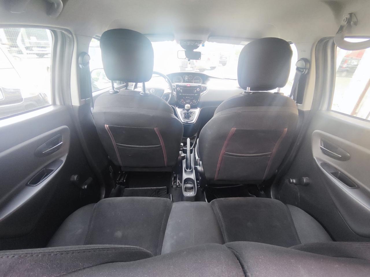 Lancia Ypsilon 0.9 TwinAir 85 CV 5 porte Metano Ecochic Silver