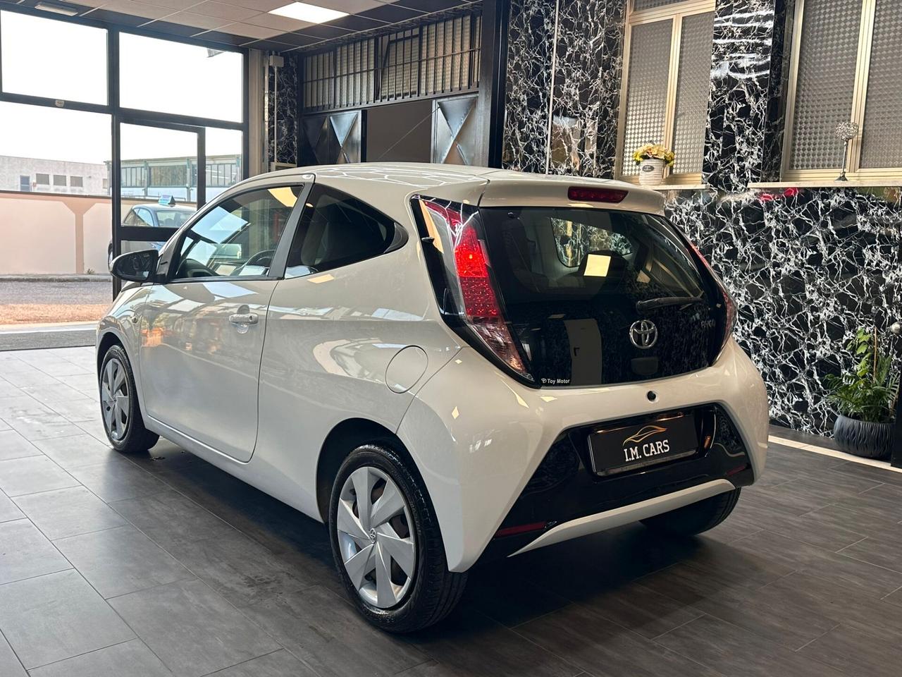 Toyota Aygo 1.0 VVT-i 69 CV 3 porte x-clusiv