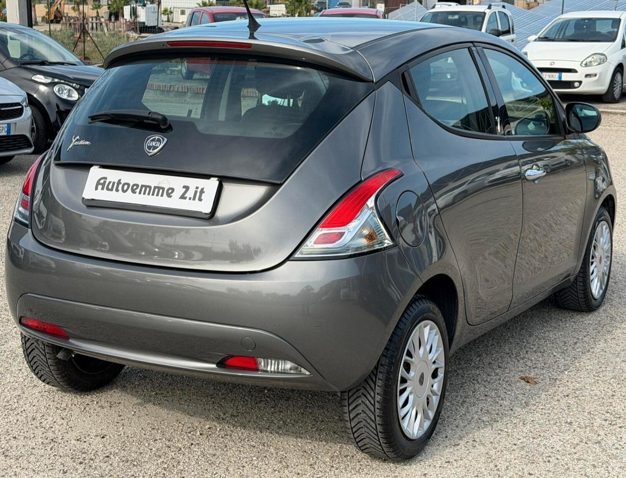 Lancia Ypsilon 1.2 69 CV 5 porte Silver