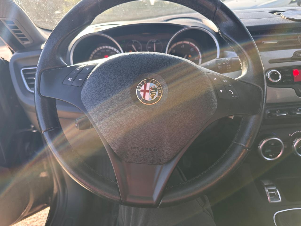 Alfa Romeo Giulietta 1.6 JTDm-2 105 CV Distinctive-2013