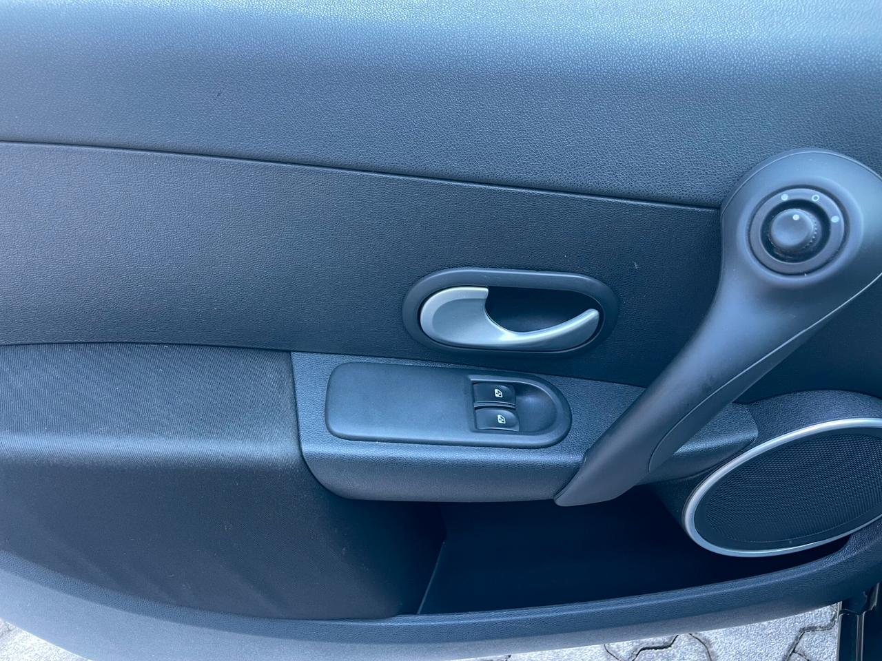 Renault Clio 1.2 16V 5 porte 20th Anniversario NEOPATENTATI