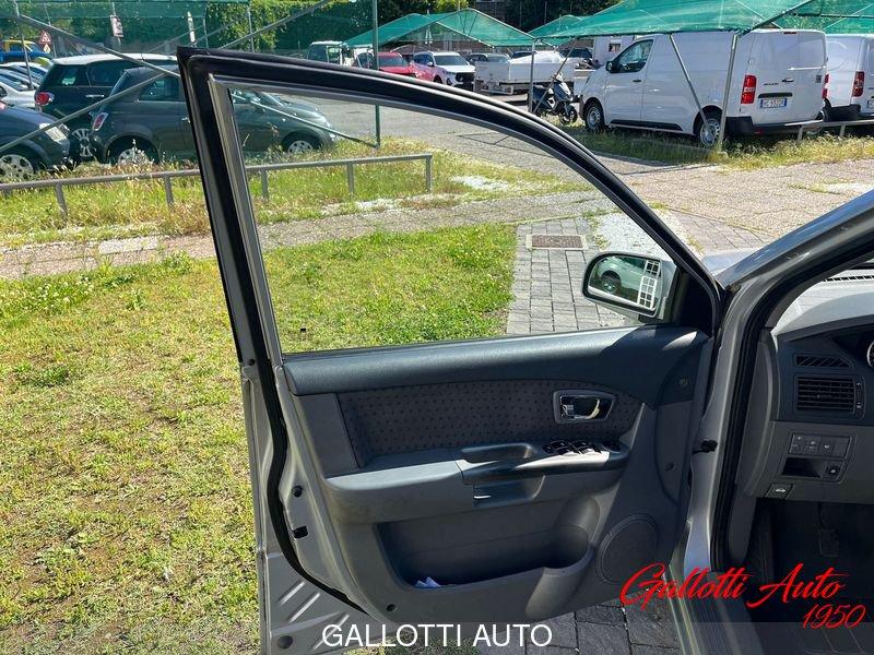 Kia Carens LX 1.6 105cv