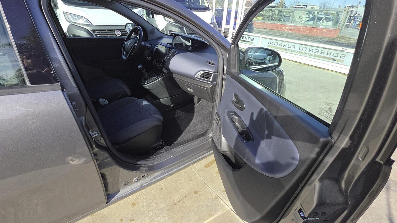 Lancia Ypsilon 1.0 FireFly 5 porte S&S Hybrid Gold Plus