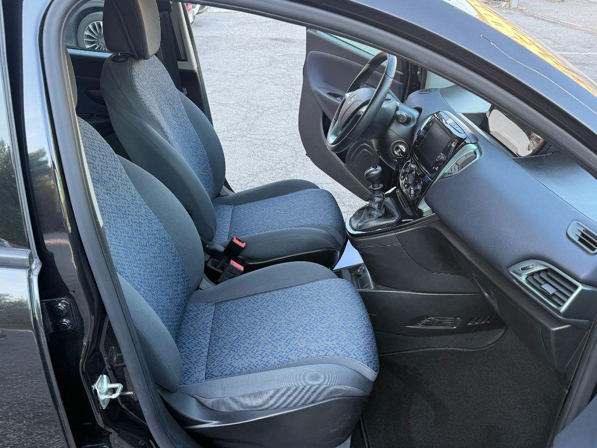 LANCIA - Ypsilon - 1.0 FireFly 5p.S&S Hyb. Platino