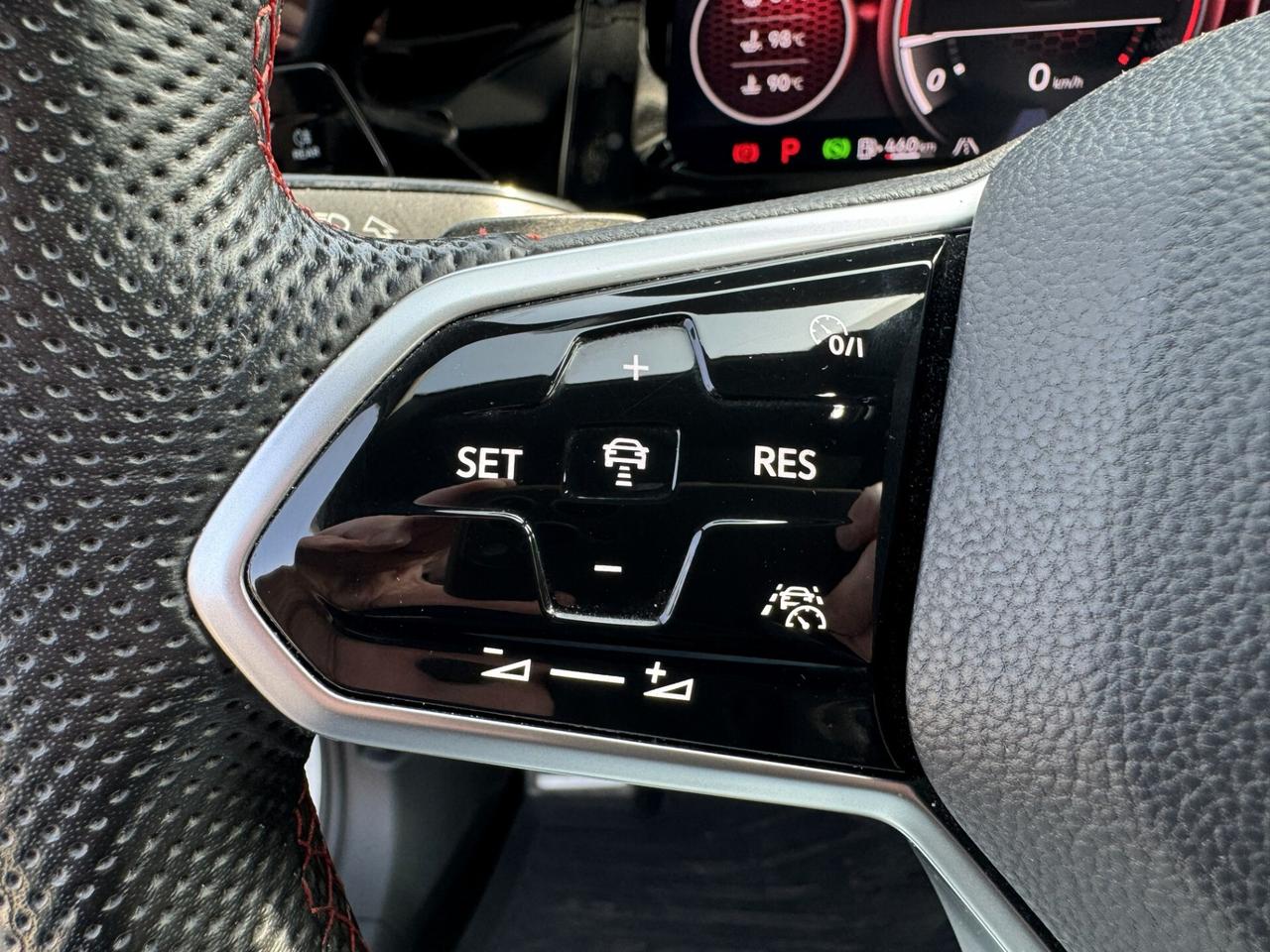 Volkswagen Golf GTI 2.0 TSI DSG