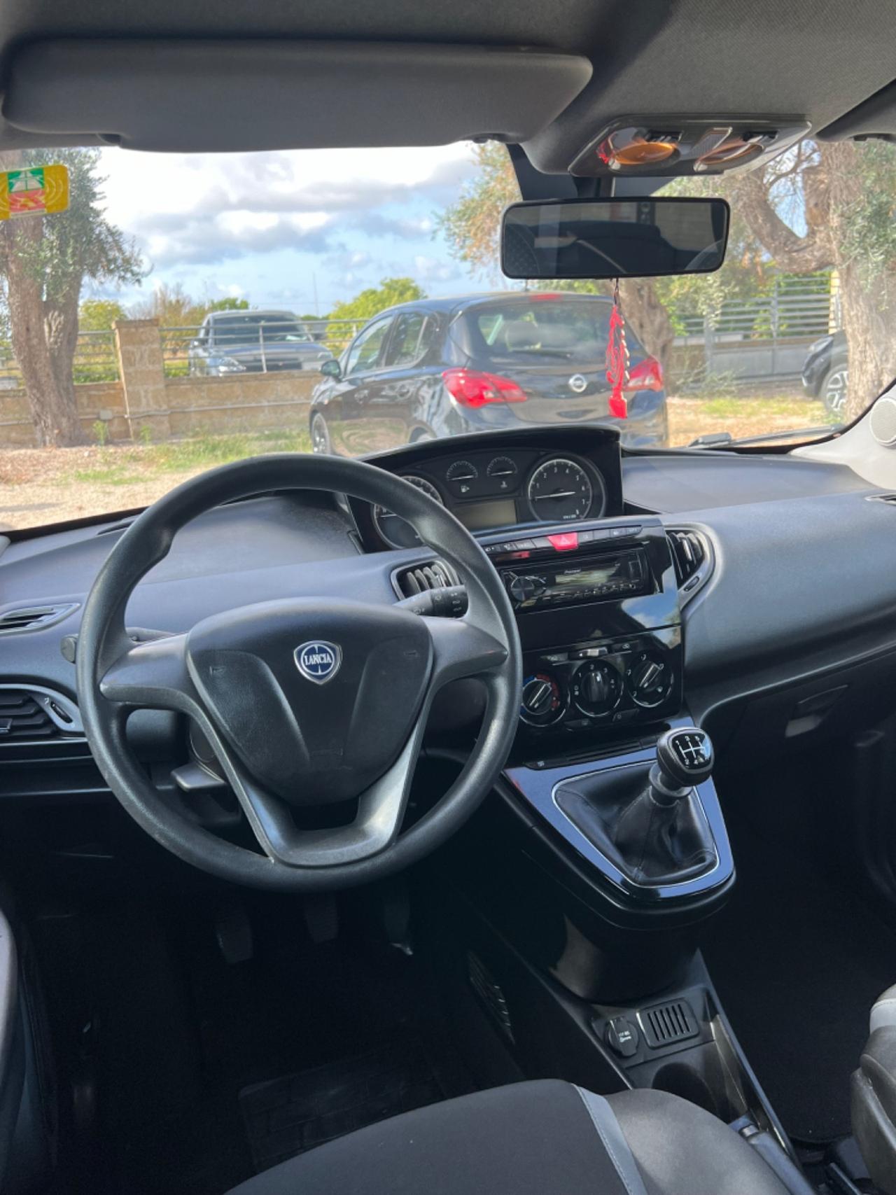 Lancia Ypsilon 1.2 69 CV 5 porte soli 40000 km ufficiali!!!