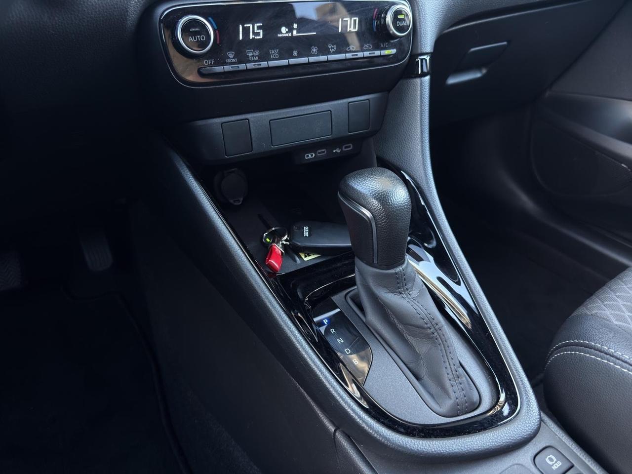 Toyota Yaris 1.5 92cv Hybrid 5 porte FULL MANIACALE
