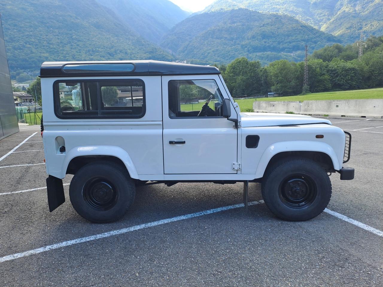 LAND ROVER DEFENDER 90