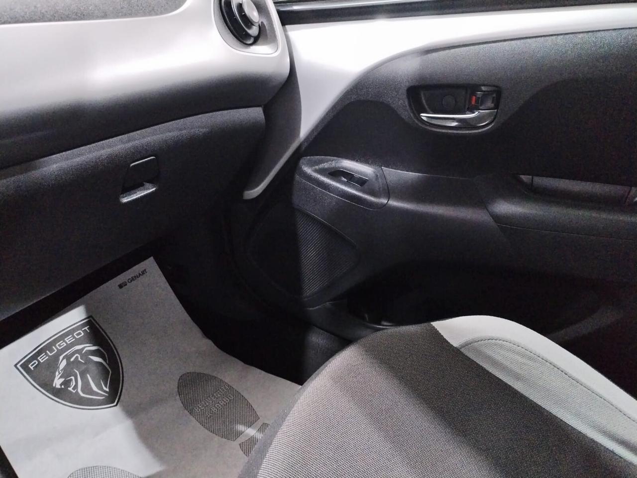 Toyota Aygo 1.0 VVT-i 69 CV 5 porte x-play