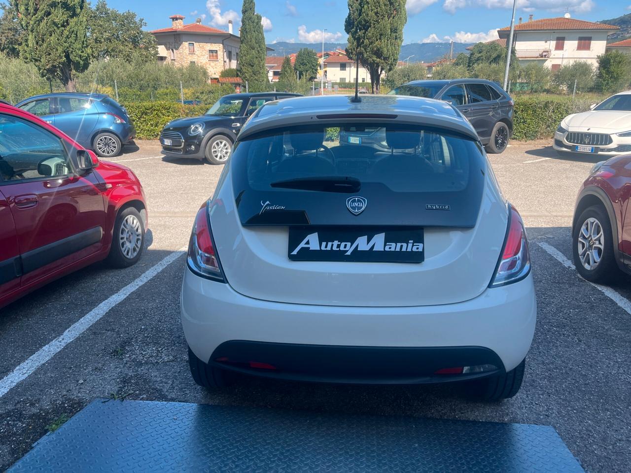 Lancia Ypsilon 1.0 FireFly 5 porte S&S Hybrid Silver