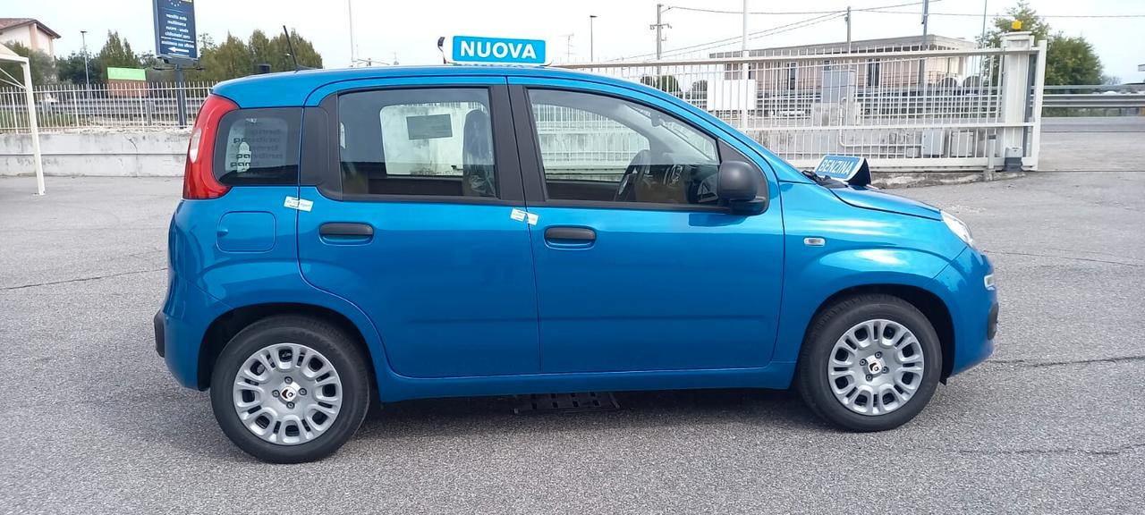 Fiat Panda cc. 1.000 Benzina-Elettrica (Ibrida) 70 CV. 5 Porte 5 Posti Euro 6ETEMP Temp KM. 0 Utilizzabile anche per i Neopatentati.
