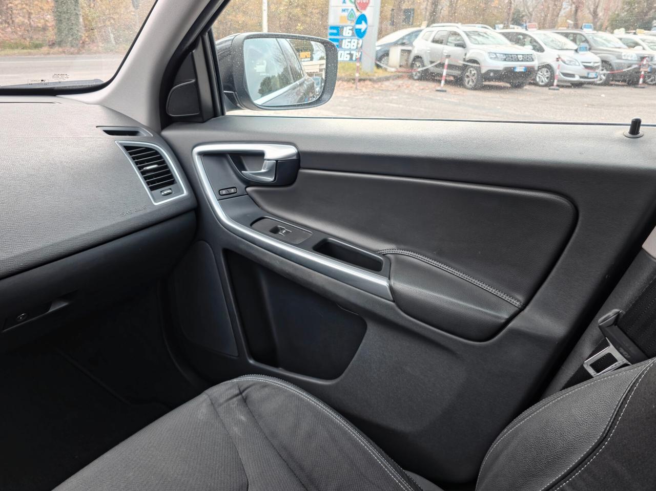 Volvo XC 60 XC60 D3 Geartronic R-design 2017-E6 Manuale