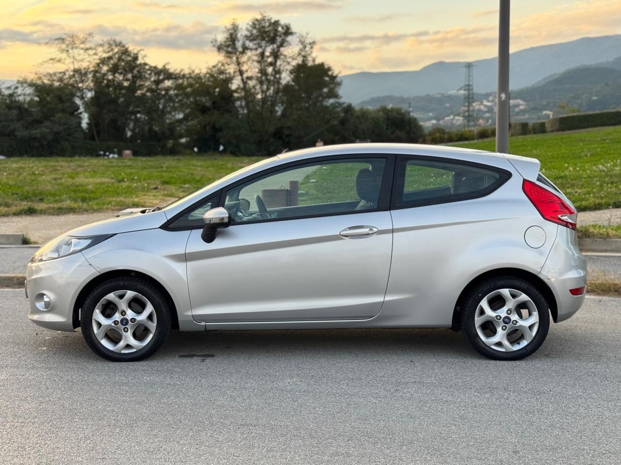 FORD FIESTA 1.2 BENZINA EURO 5B GARANTITA 12 MESI