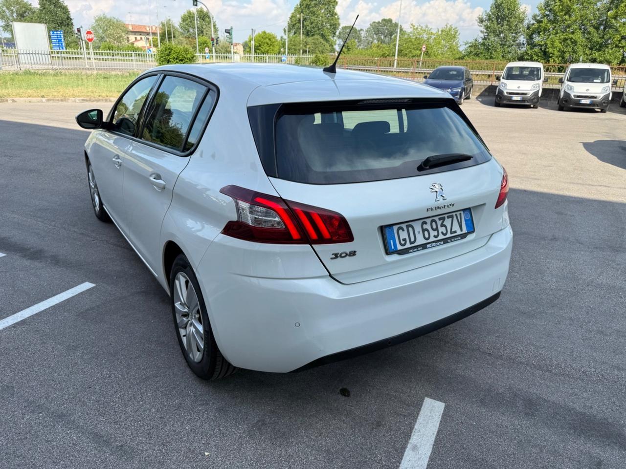 Peugeot 308 Berlina 1.5 130 Cv Bianco perla