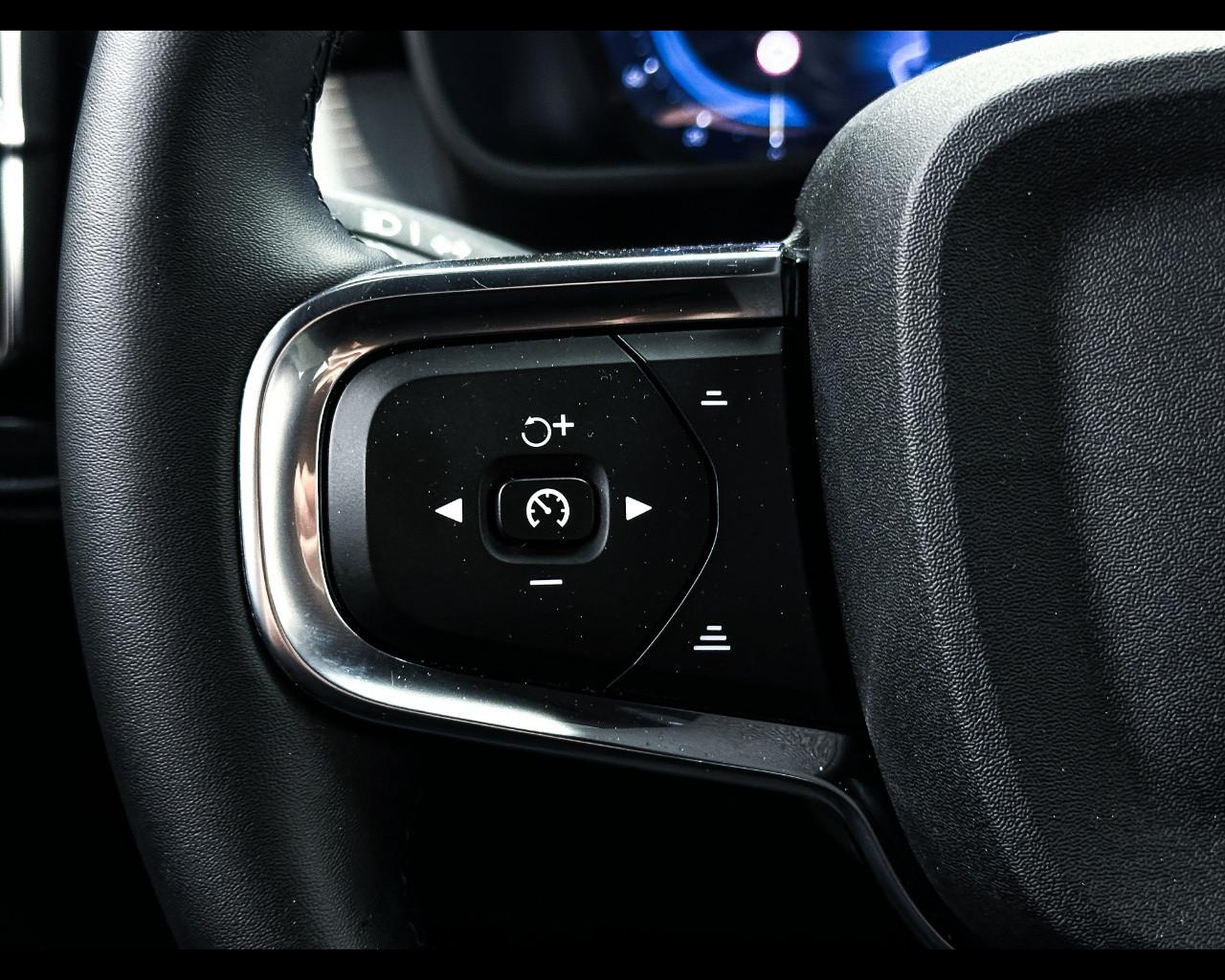 VOLVO XC40 (2017-->) - XC40 B3 automatico Core
