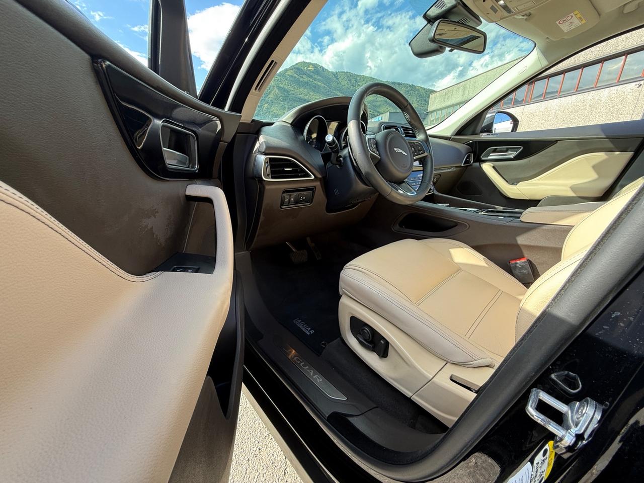 JAGUAR F-Pace 2.0 D 180 CV AWD aut. Portfolio 2018