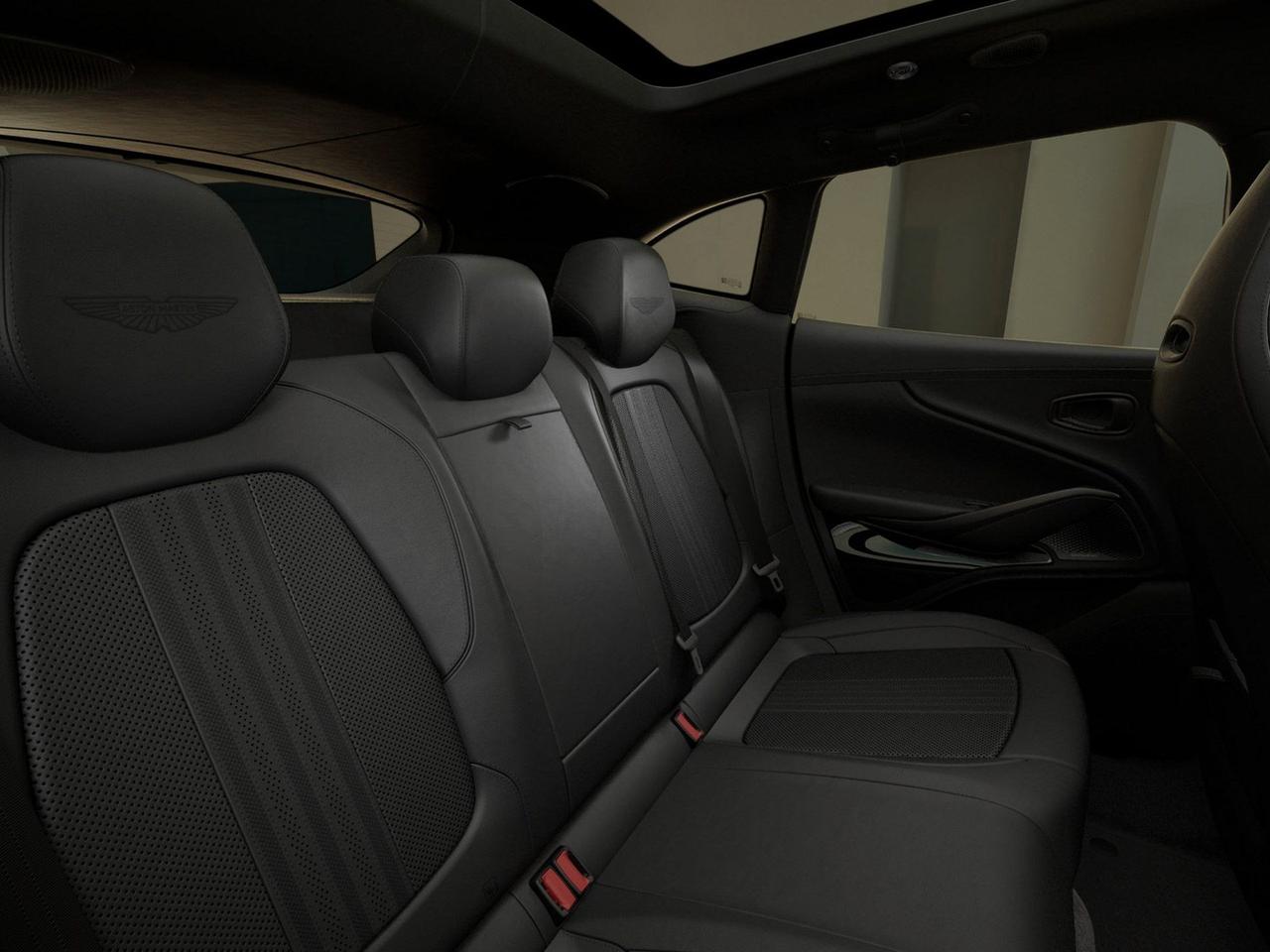 ASTON MARTIN DBX 707 26MY