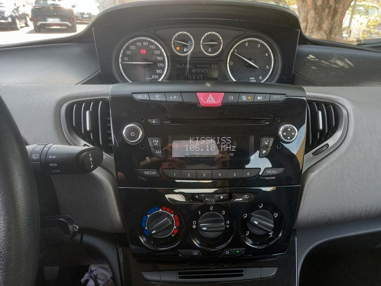 Lancia Ypsilon 1.3 MJT 95 CV 5 porte Platinum