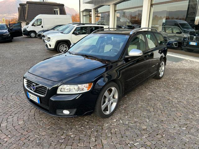 VOLVO V50 D2 R-design