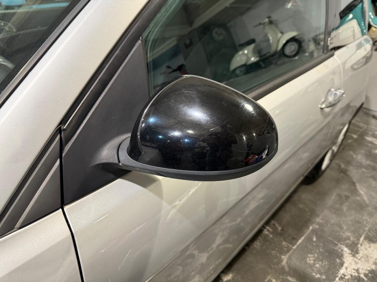 Lancia Ypsilon 1.3 MJT 75 CV Unyca