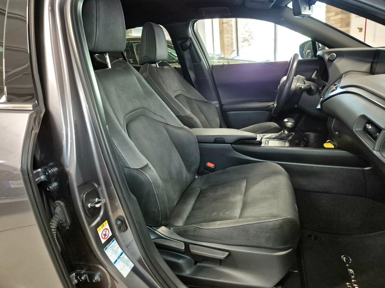 Lexus UX Hybrid 4WD Business