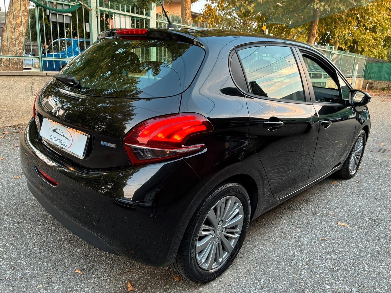 PEUGEOT 208 SOLO 29.813KM