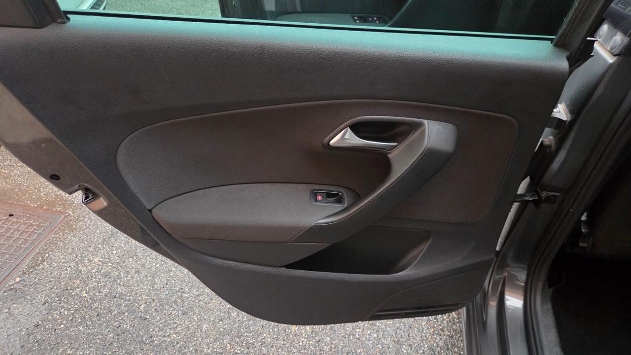 Volkswagen Polo 1.4 5 porte Highline unico proprietario neo patentati