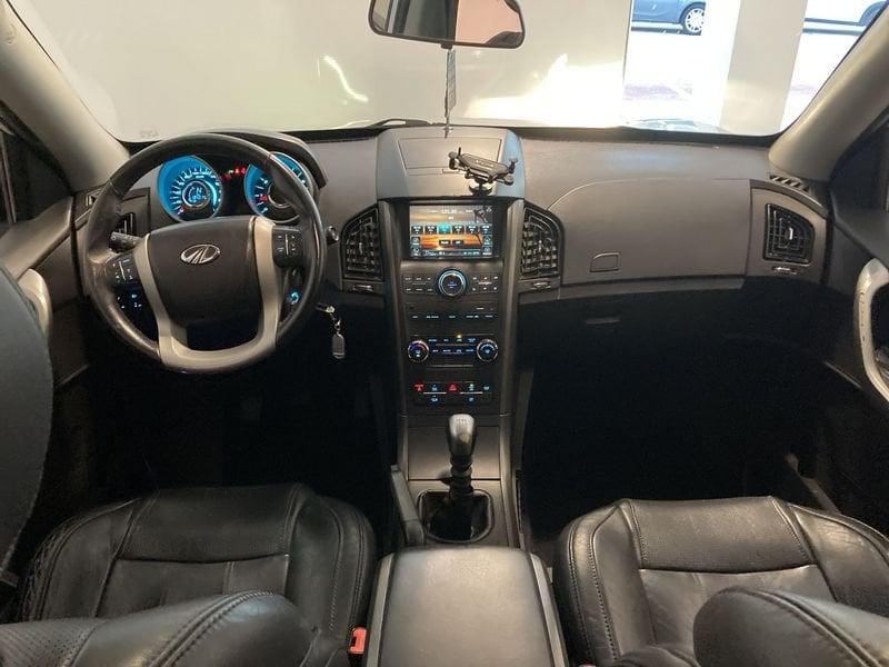 Mahindra XUV500 XUV500 2.2 16V FWD W8