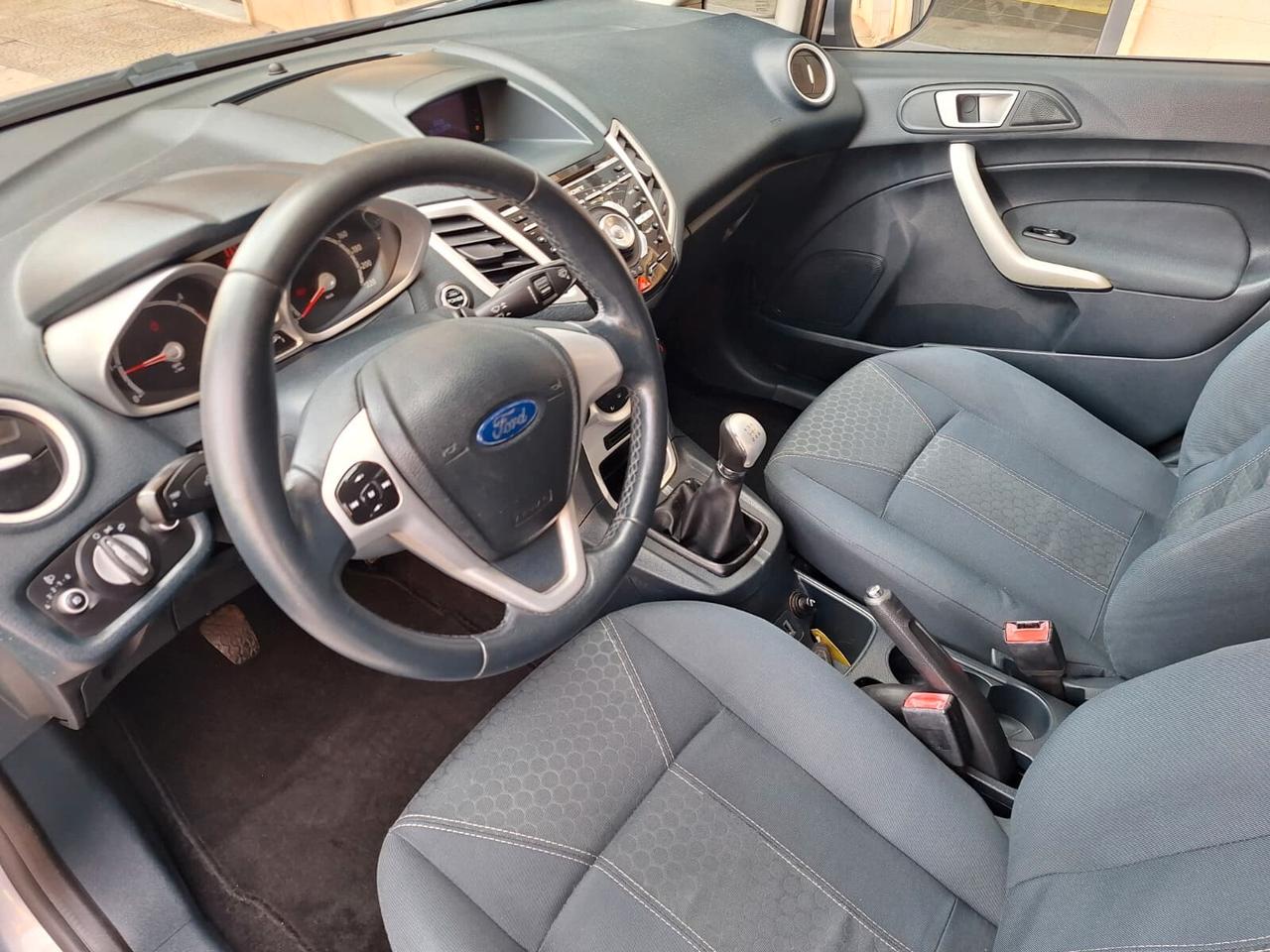 Ford Fiesta 1.4 TDCi 70CV 5 porte Titanium