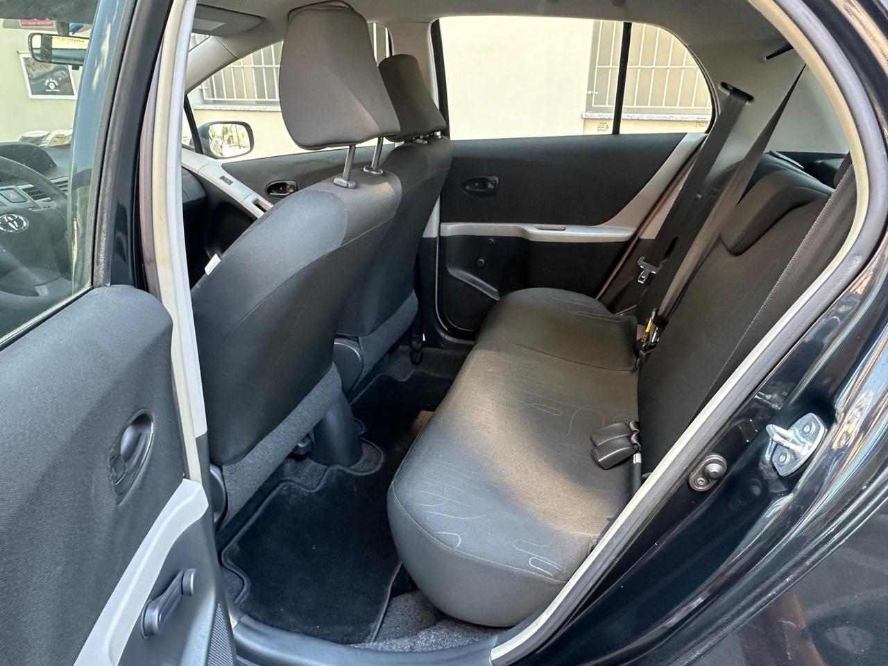 Toyota Yaris 1.0 5 porte - ok neopatentati - 56000 km
