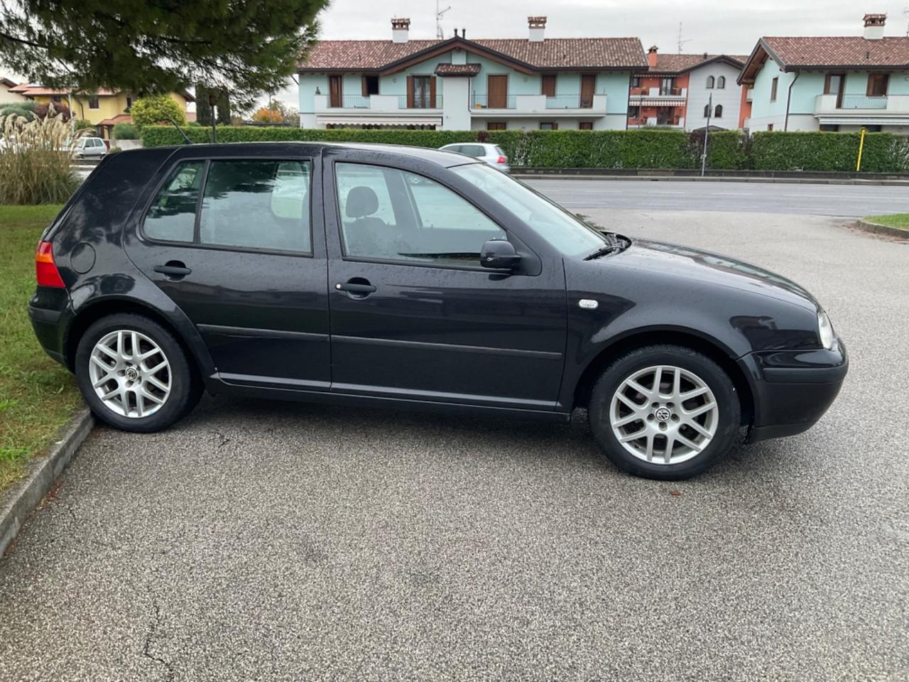 Volkswagen Golf 1.6 cat 5 porte