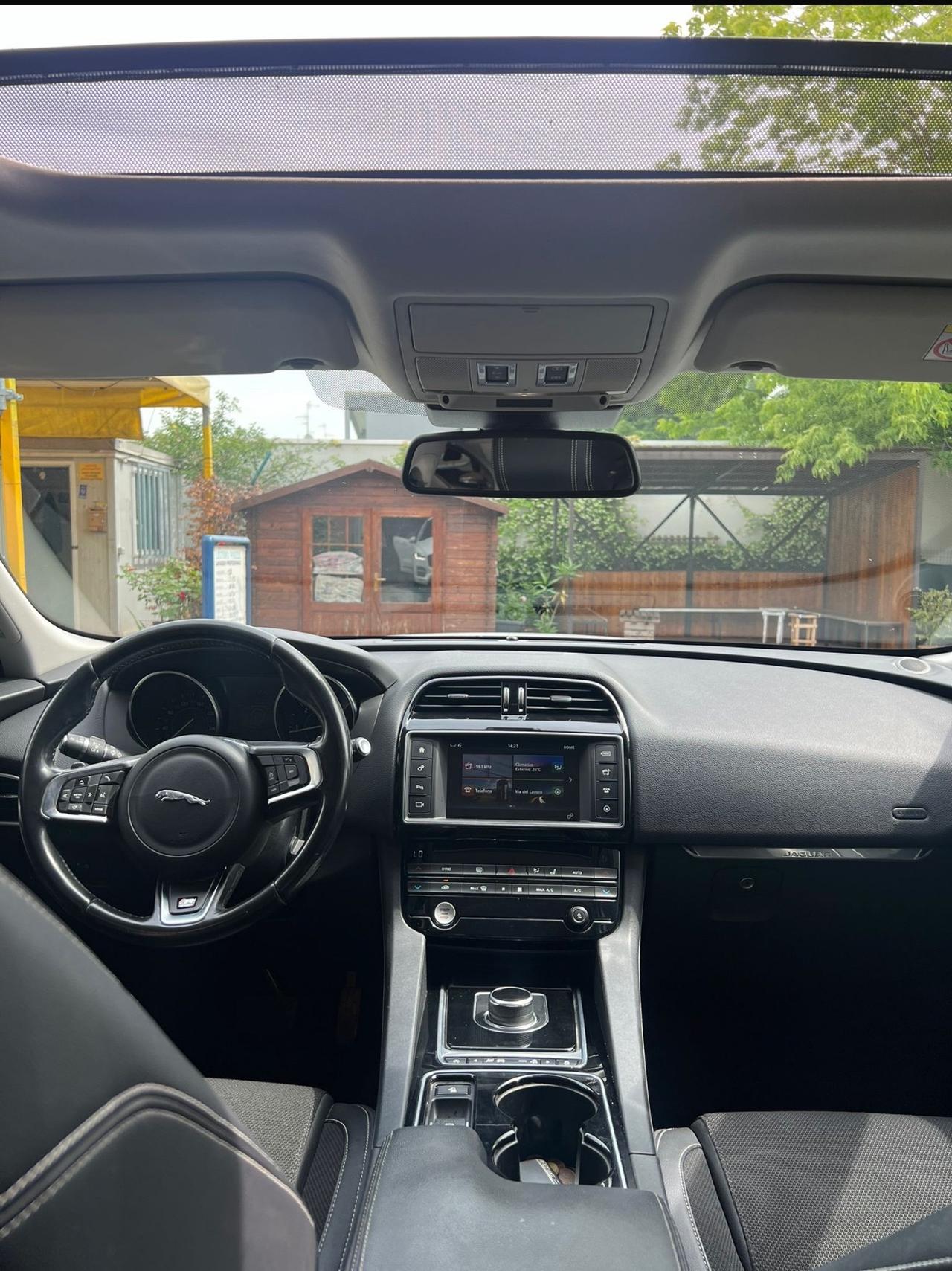 Jaguar F-Pace 2.0 D 180 CV AWD Portfolio
