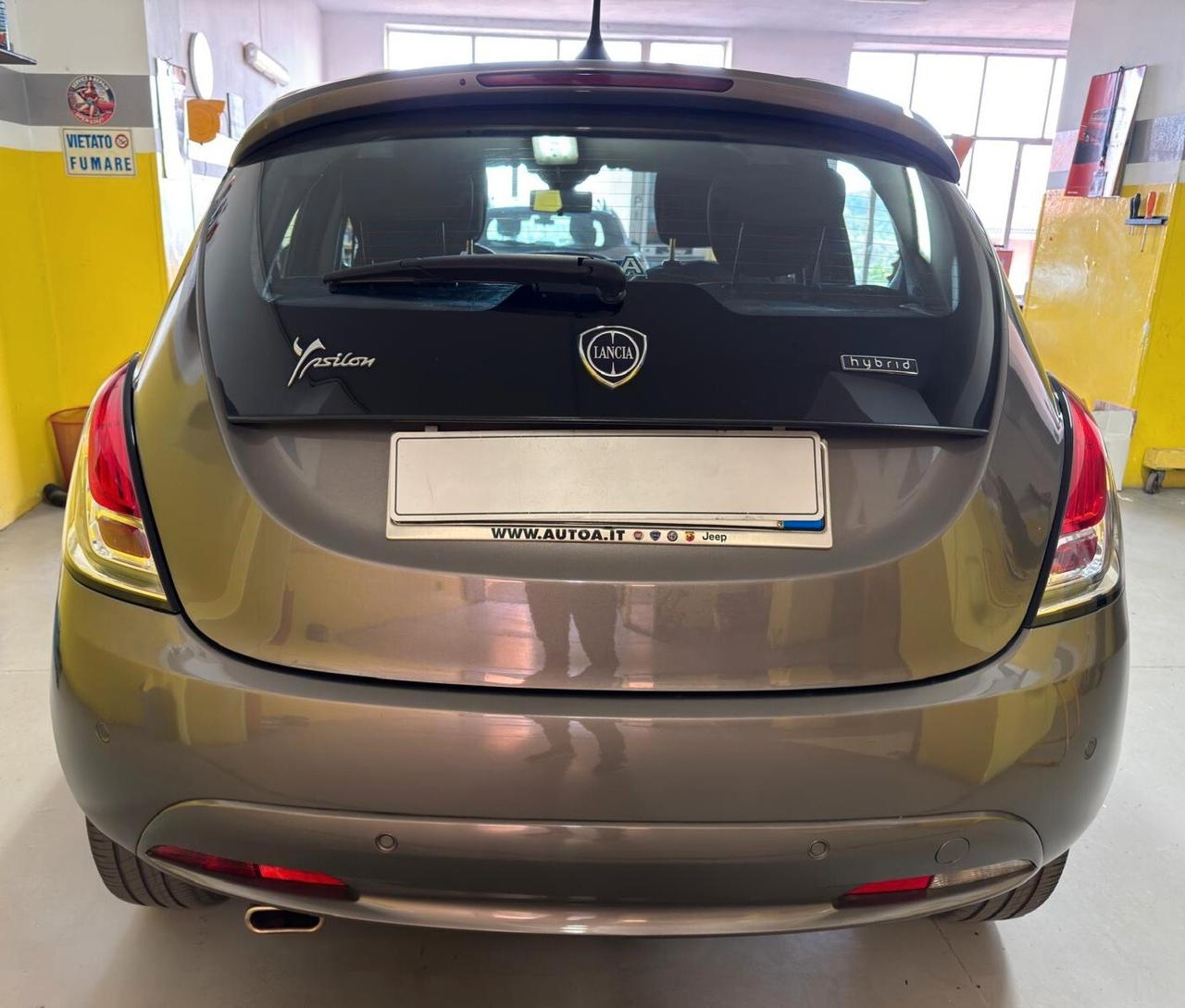 Lancia Ypsilon 1.0 FireFly 5 porte S&S Hybrid Ecochic Silver