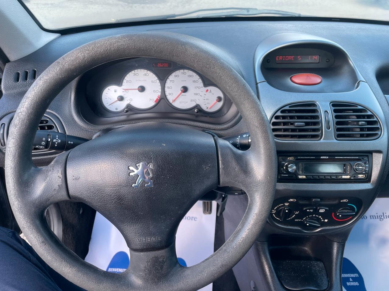 Peugeot 206 1.1 3p. Lee