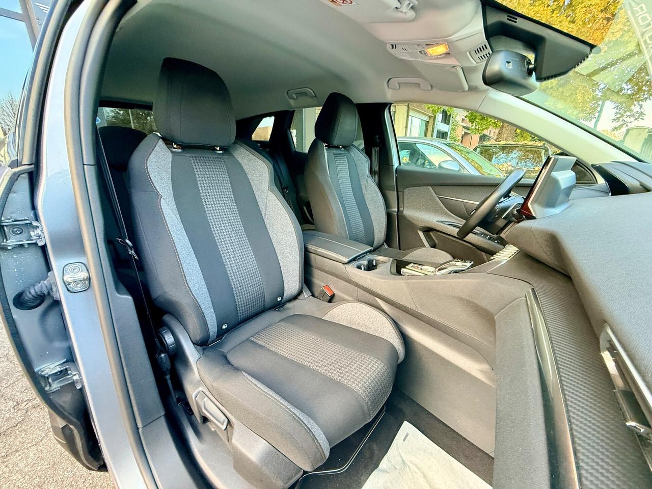 Peugeot 3008 BlueHDi 130 S&S EAT8 Active pack