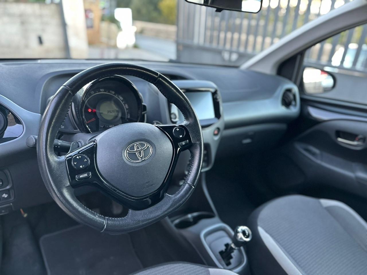 Toyota Aygo Connect 1.0 VVT-i 72 CV 5 porte x-play MMT