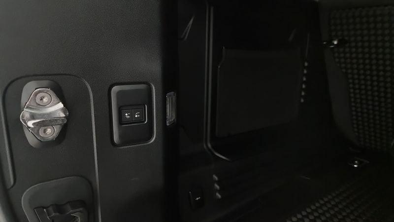 Land Rover Defender D200 AWD Auto 110 X-Dynamic SE