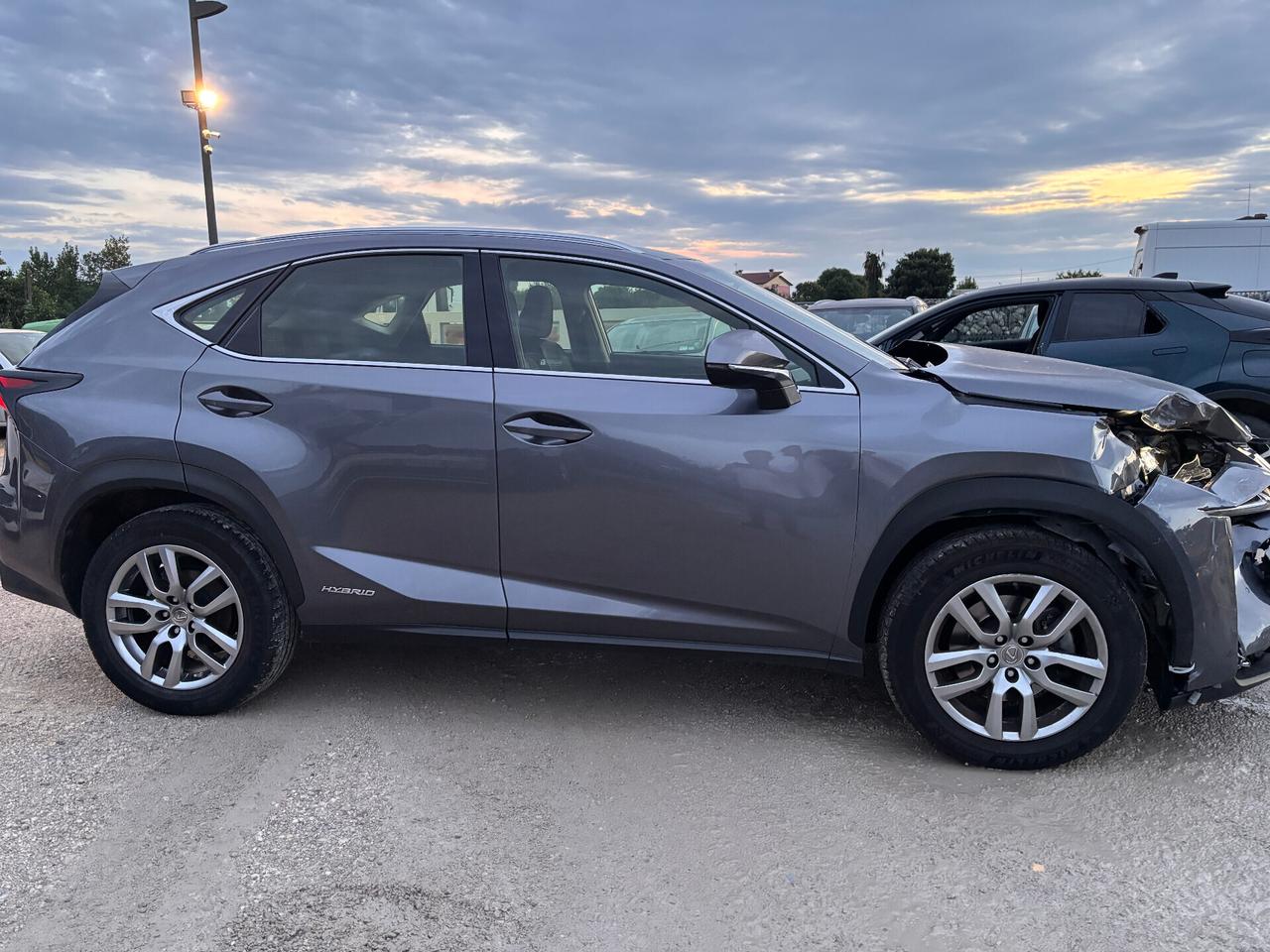 Lexus NX 300h Hybrid 4WD Luxury