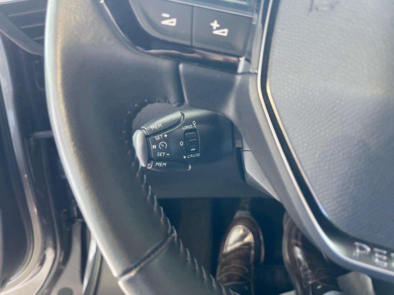 Peugeot 2008 1.2 100cv Allure-NO VINCOLO DI FINANZIAMENTO