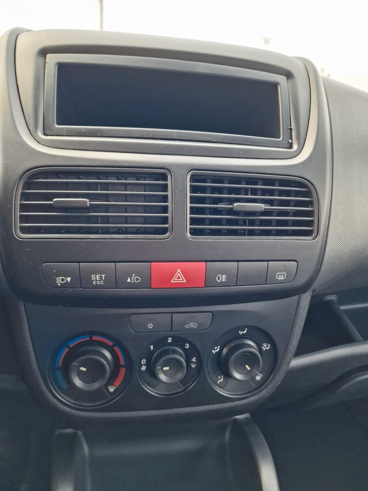Fiat Doblo 1.6 MJT 16V trasporto disabili - 2012