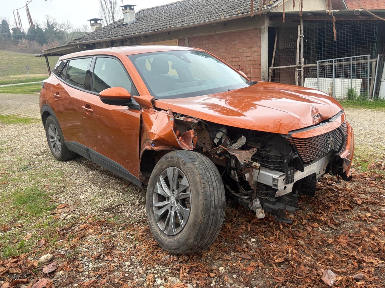 Peugeot 2008 elettrico 136 CV 2021 INCIDENTATA