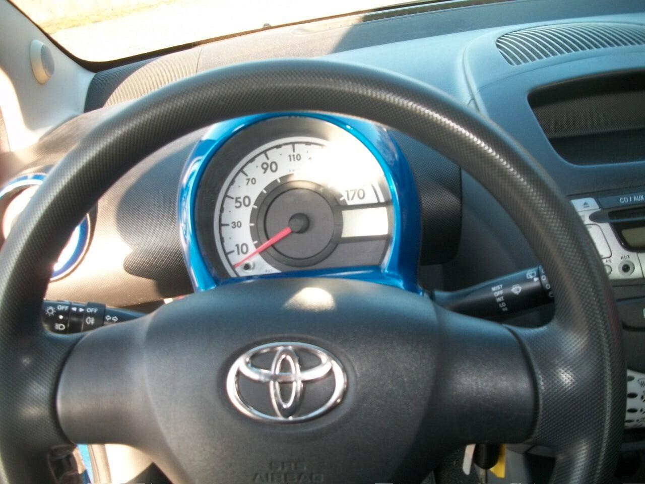 Toyota Aygo 1.0 12V VVT-i 5 porte Sol CC 998 BENZINA SI NUOVI PATENTATI GARANZIA UN ANNO KM 122500 COME NUO