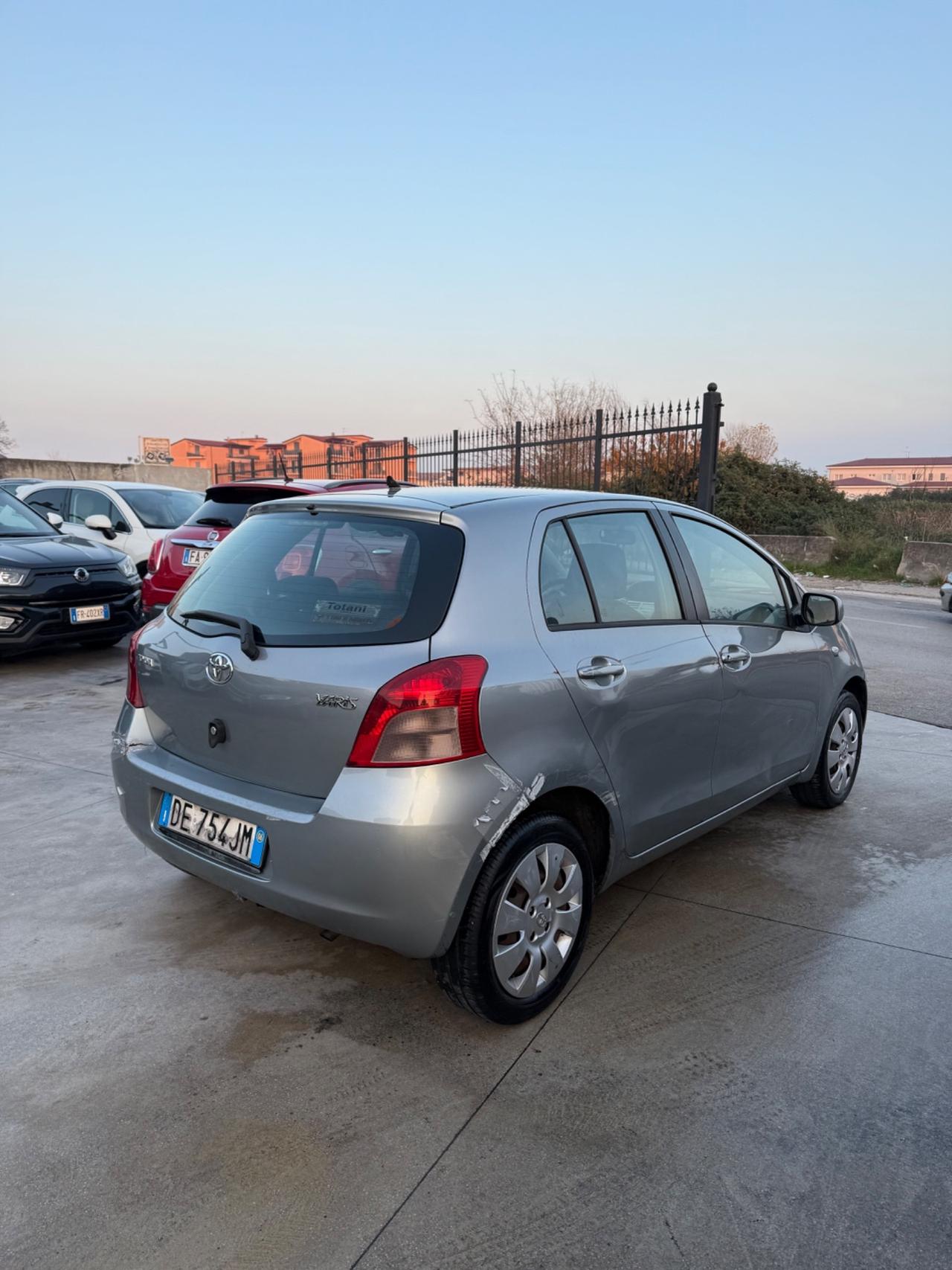 Toyota Yaris 1.0 5 porte Sol