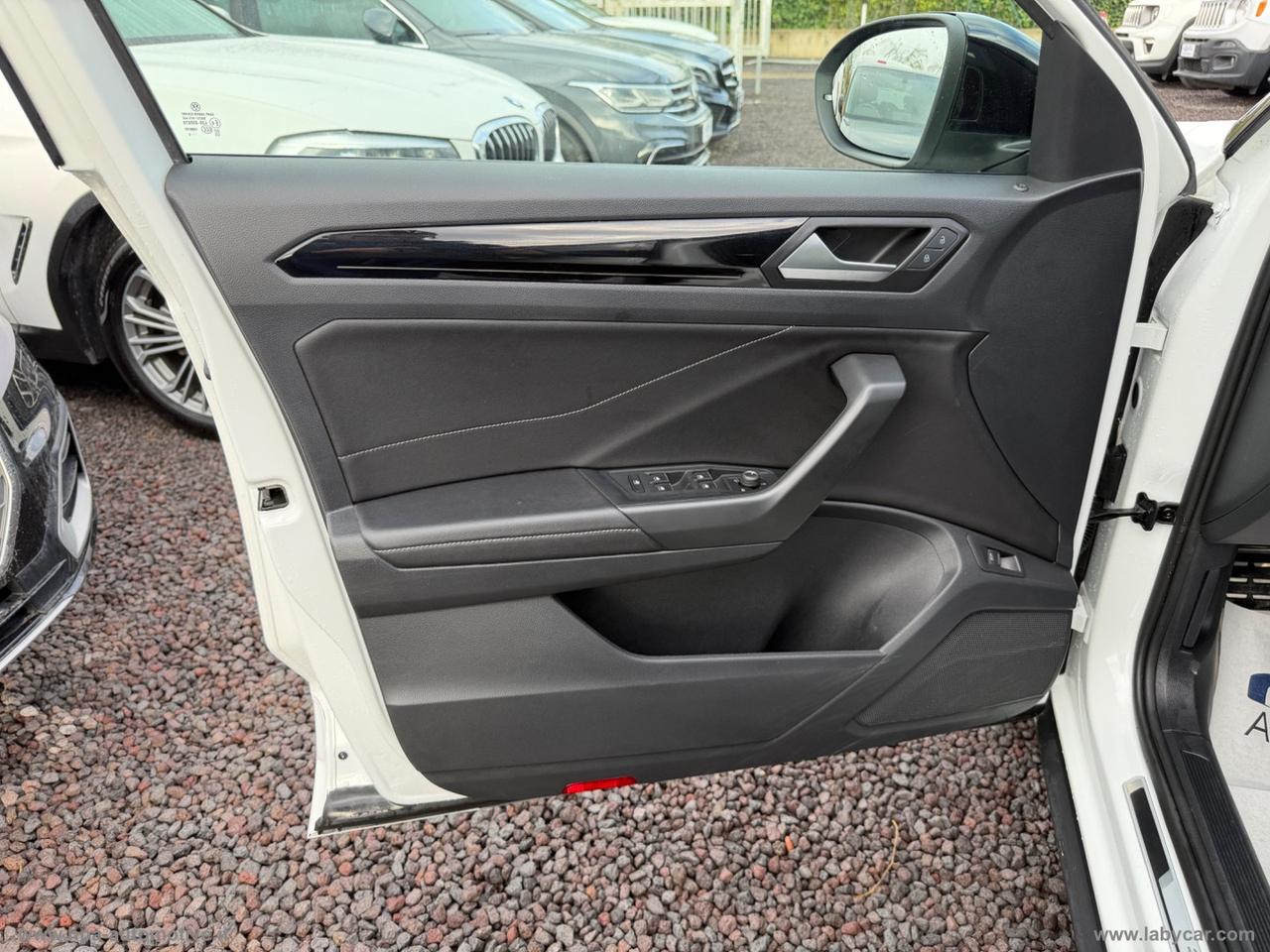 VOLKSWAGEN T-Roc 2.0TDI R-LINE NAVI LED PELLE MATRIX