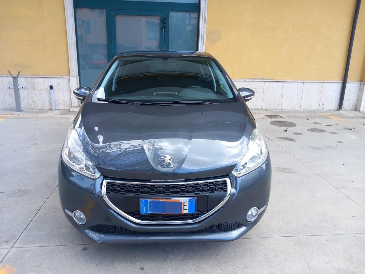 Peugeot 208 1.4 HDi 68 CV 5 porte Allure