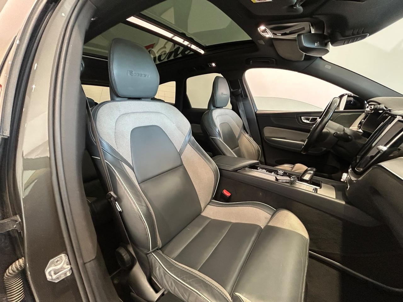 Volvo XC 60 XC60 D5 AWD Geartronic R-design