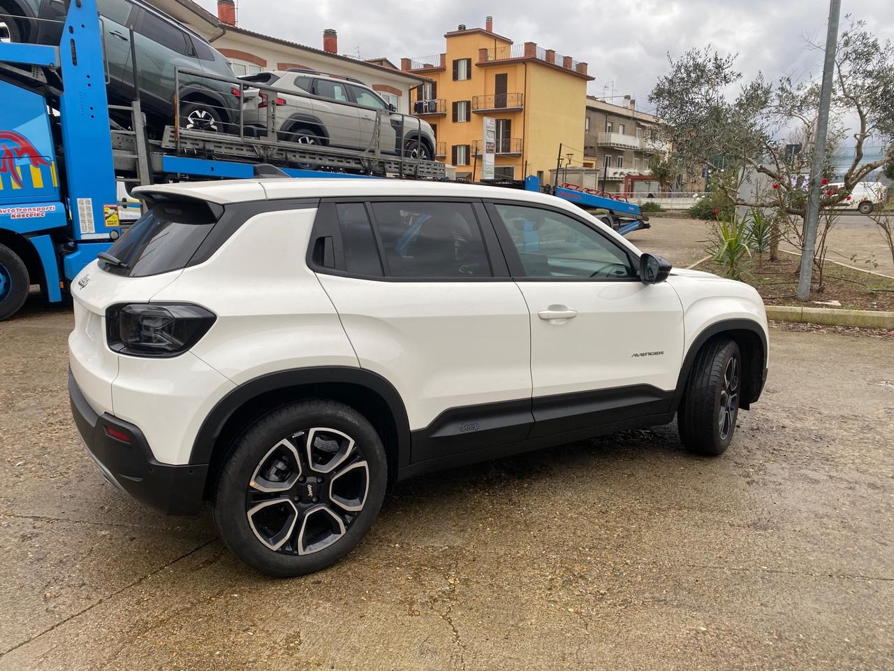 Jeep Avenger ALTIDUDE ALLESTIMENTO SUMMIT P REALE